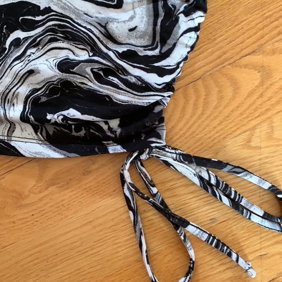 Bundle = Four Tops + Jeans = Great Value! - Picture 8 of 16